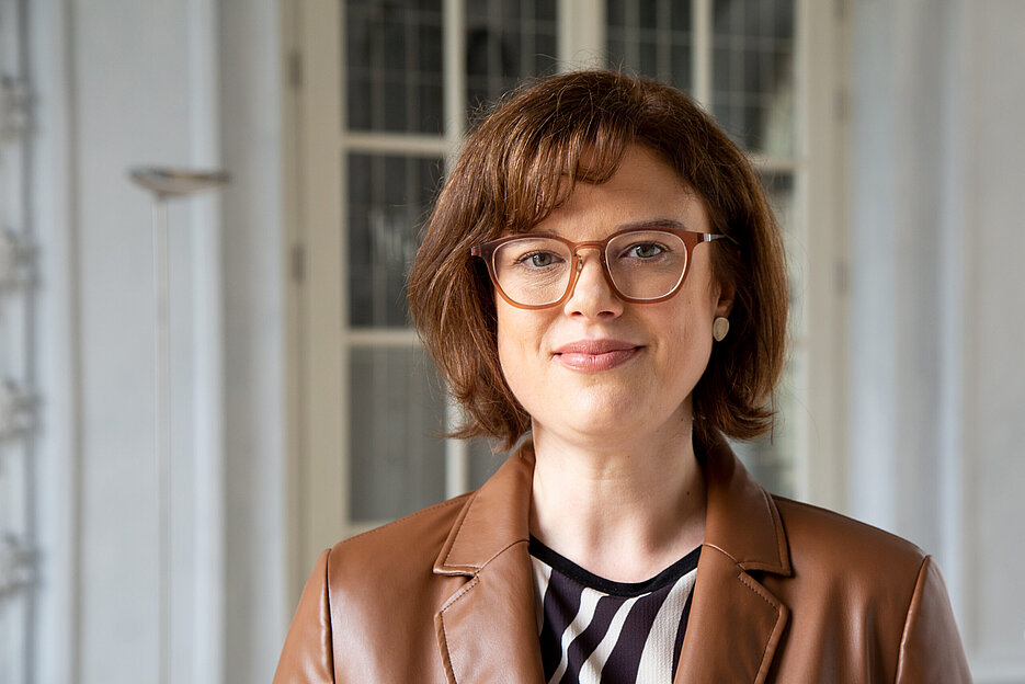 Prof. Dr. Lisanne Teuchert
Institut für Systematische Theologie
Lehrstuhl für Systematische Theologie mit Schwerpunkt Dogmatik
Fachbereich Theologie
Kochstraße 6
91054 Erlangen